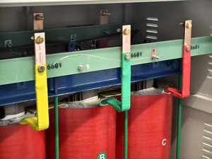 หม้อแปลงไฟฟ้าแบบแห้งขนาดกะทัดรัด 160kva สามเฟส แบบลดแรงดัน 400v เป็น 200v ได้รับการรับรองมาตรฐาน CE สำหรับโรงงานในประเทศไทย - Product Image 4