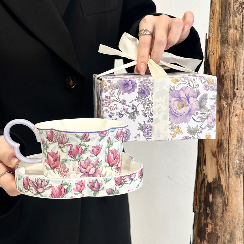 Tasse à café, soucoupe et cuillère motif floral violet rêveur, coffret cadeau portable.