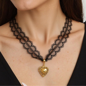 Collar con Colgante de Encaje en Forma de Corazón, Chapado en Oro de 18K, Accesorio de Moda para Fiestas - Product Image 3