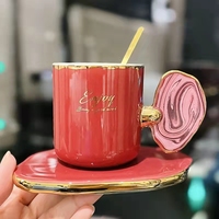 Nouvelle conception Tasse à café de luxe minimaliste 160 ml avec poignée, ensemble tasses à thé et soucoupes en céramique pour la rentrée scolaire et le bureau
