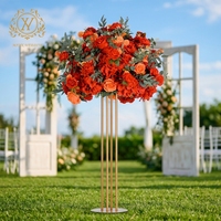 Décoration florale de table principale de mariage de style européen, ambiance romantique, support de fleurs doré en fer plaqué, guide de chemin