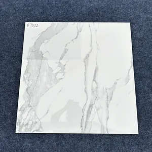 60 x 60 cm 8 mm Carrara weiß glänzende Porzellanbodenfliesen Marmor-Aussehen wärmedämmung Säurebeständige Luxustienfliesen hervorragender Preis