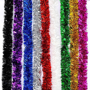 Hiasan Natal Tradisional dari Pita Foil Klasik Merah Emas untuk Pohon Natal Grosir - Product Image 3