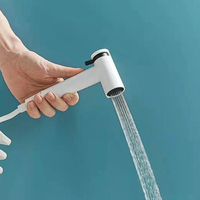 Douchette WC murale moderne en plastique blanc à trois fonctions avec tuyau de pulvérisation facile à installer