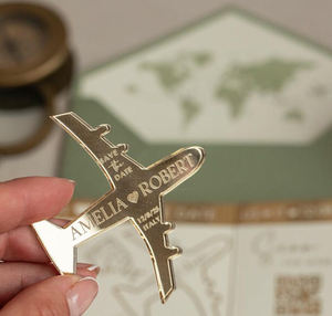 Aimant de réfrigérateur Carte d'embarquement Mariage SAVE the DATE Aimant de réfrigérateur en bois ou en acrylique Vert sauge Voyage Avion Mariage à l'étranger - Product Image 6