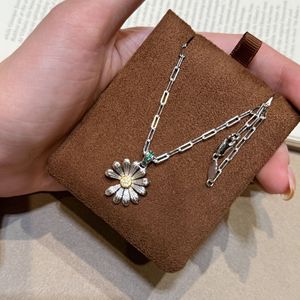 Collar con Colgante de Plata de Ley S925 con Turquesa Margarita, Estilo Antiguo de Lujo, Diseño de Nicho para Clavícula, Collar de Cristal de Alta Gama - Product Image 4