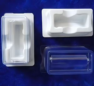 环保型矩形PET吸塑托盘包装，厚度为0.35毫米，可定制颜色和徽标，适用于3毫升药瓶 - Product Image 5