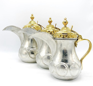 Tetera Lista para la Venta con Estilo Árabe, Fabricada en Metal con Acabado Premium, Hecha a Mano para Preparar Té y Café - Product Image 5