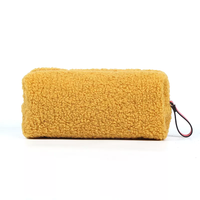 Cadeau promotionnel d'hiver personnalisé trousse de maquillage voyage portable mignon moelleux sac de rangement pour outils de beauté organiser une longue pochette à cosmétiques en peluche