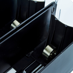 Largeur réglable de plateaux d'étagère de marchandisage de poussoir à voie unique pour le système de poussoir d'étagère en métal de boisson de bouteille suspendue - Product Image 3