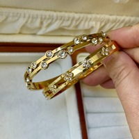 Set Gelang QISEN Trendy Berlapis Emas 18K Motif Empat Daun Semanggi untuk Wanita, Perhiasan Gelang Bunga CZ Mewah dari Baja Tahan Karat