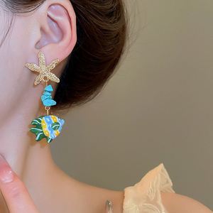 Pendientes Colgantes Bohemia de Aleación de Zinc con Baño de Oro, Diseño de Estrella de Mar y Pez Pequeño, Estilo Fresco y Dulce para Vacaciones en la Playa - Product Image 2