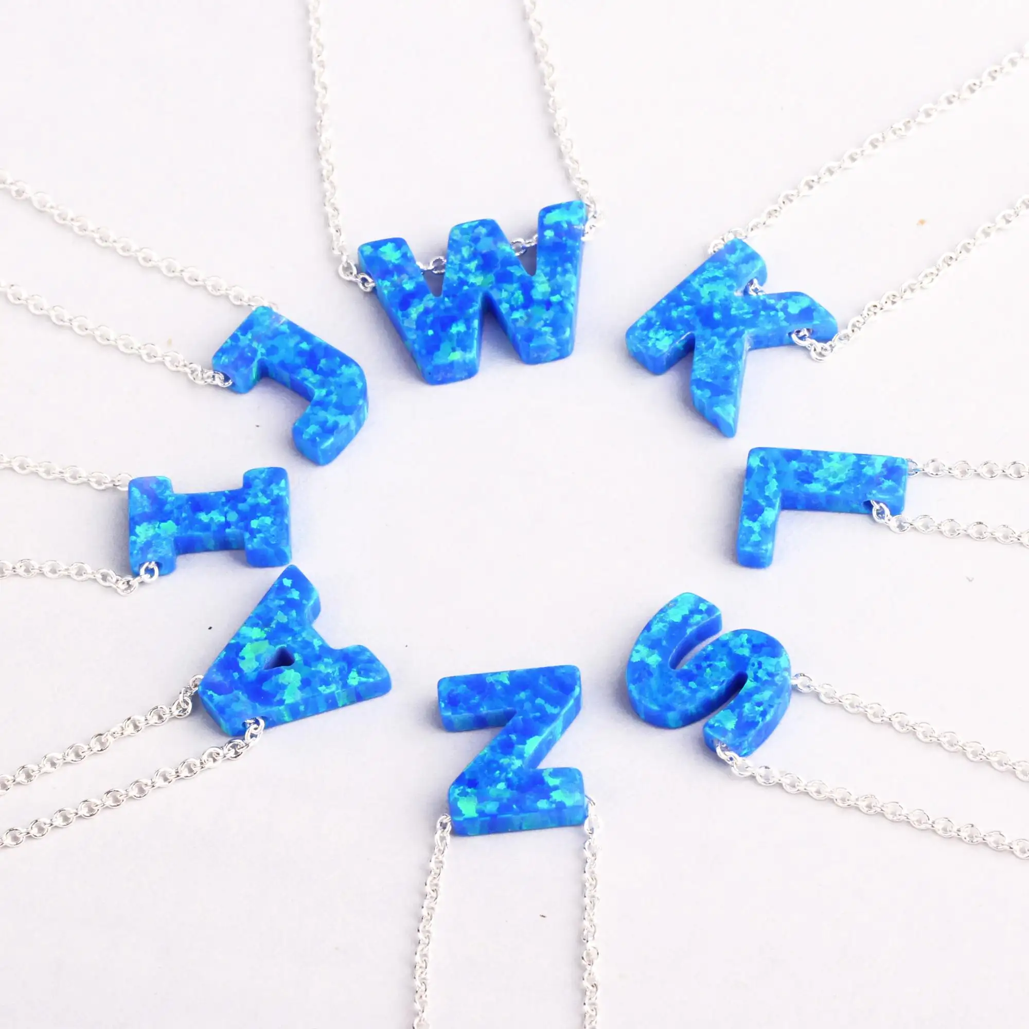 Zhengyong azul opala pingente carta colar sintético azul opala de fogo alfabeto A a Z encantos azuis caixa cadeia 18 polegadas