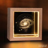 Veilleuse Astronaute en Cristal - Lampe LED Lumineuse Carrée pour Chevet et Bureau, Décoration Intérieure sur le Thème Spatial, Cadeau Souvenir