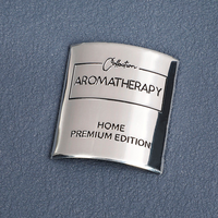 Étiquettes autocollantes personnalisées pour flacons de cosmétiques et de parfums : finition brillante, sérigraphiées et autocollants à logo métallique.