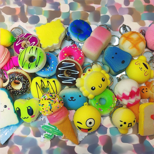 XUYI 30 piezas Kawaii Mini Juguetes Blandos de Comida Simulada (Cupcake, Pan) Llaveros Personalizados Antiestrés Juguetes Sensoriales de PU Suaves Unisex 14 años - Product Image 2