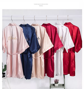 Festa di nozze squadra abito da sposa con lettere nere pigiama raso damigella rosa oro accappatoio ragazze donna giorno fortunato - Product Image 5