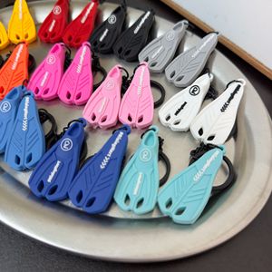 Nuevo Llavero de Plástico Blando Ecológico con Diseño Deportivo Transfronterizo, Inspirado en la Dopamina, con Forma de Aleta de Buceo, para Natación y Buceo, Ideal como Colgante para Bolsa y Regalo - Product Image 3