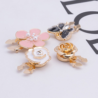 Boutons de manchette de luxe en alliage de zinc, design personnalisé, avec clip fantaisie et placage, pour femmes et hommes