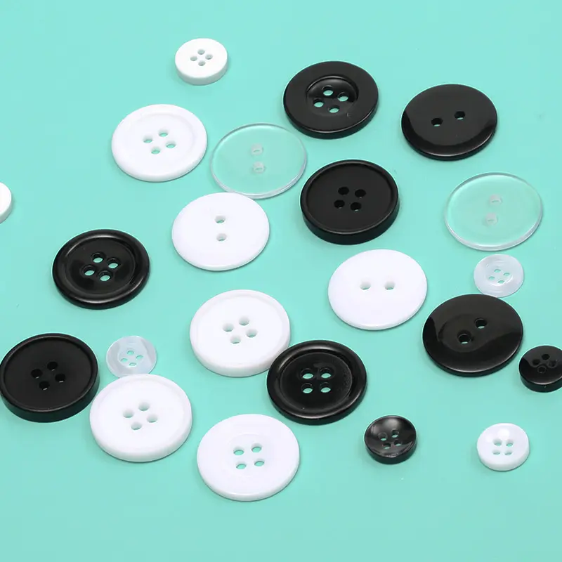 2023 sıcak satış moda düğmeleri 4 delik gömlek beyaz siyah düğme 2 delik yuvarlak plastik reçine düğmeler
