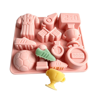 Moule en silicone antiadhésif Candyer personnalisable à 12 cavités en forme de trophée de football LFGB pour la décoration de gâteaux et la pâtisserie
