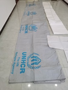 Grande <span class=keywords><strong>bâche</strong></span> en PE <span class=keywords><strong>de</strong></span> taille UNHCR, robuste et imperméable, avec œillets <span class=keywords><strong>de</strong></span> fixation pour les débris <span class=keywords><strong>de</strong></span> chantier - Product Image 2