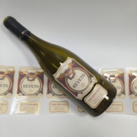 Etiquetas de papel adhesivas impermeables fuertes personalizadas para botellas de vino y whisky, lámina dorada en relieve, protección UV permanente para bebidas