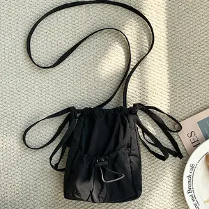 Phụ nữ tinh tế Crossbody Túi cho nữ Niche Nylon giản dị xếp li của phụ nữ Vai Túi điện thoại