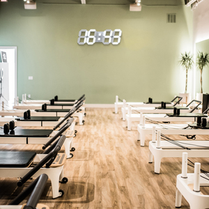 Đồng hồ báo thức kỹ thuật số LED treo tường 3D phát sáng lớn trang trí nhà cửa văn phòng phòng tập thể dục điều khiển từ xa số trắng EMAF - Product Image 4