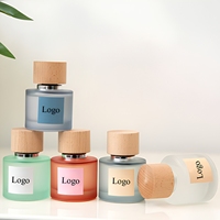 Flacon de parfum en verre personnalisé de 30 ml, 50 ml, 100 ml, cylindrique, bleu, rouge, vert, avec pulvérisateur à pompe, design givré et bouchon en bois