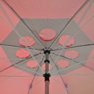 Sombrilla de Playa Reforzada de 140 CM con Doble Varilla, Ventilada y Resistente al Viento, para Patio, Playa y Mercado - Product Image 4