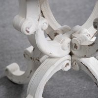 Ferme rustique décor à la maison Cottage rond blanc lavé sculpté en bois fin Table basse avec 4 pieds croisés