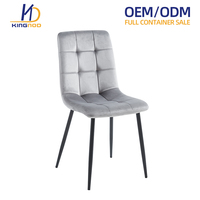 Chaise de salle à manger de luxe en velours avec structure métallique et assise rembourrée, idéale pour restaurant, hôtel, salon de manucure, salon.