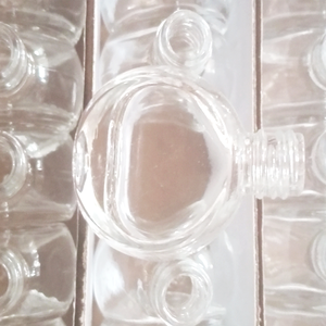 Bán buôn 8ml treo xe làm mát không khí Mặt dây chuyền nước hoa hương liệu lọ dày phong cách xe hơi nước hoa khuếch tán chai - Product Image 4