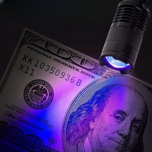 Mini linterna UV de bolsillo con zoom, antorcha ultravioleta, 365nm, luz negra, dinero, comprobación de orina <span class=keywords><strong>para</strong></span> mascotas, uso Industrial, batería AA - Product Image 1
