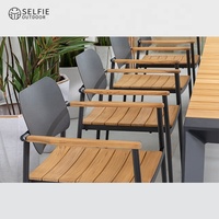 Table à manger extensible moderne en teck avec structure en aluminium, ensemble de patio et chaises empilables pour hôtel, villa, cuisine, usage extérieur, entrée extérieure