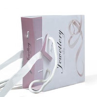 Emballage de petits bijoux avec logo de marque personnalisé de luxe imprimé sac en papier de transport pour boutique de cadeaux à vendre