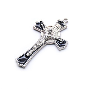 Cruz Católica de Alta Calidad con Esmalte Rojo, OEM ODM, con Crucifijo de Aleación de Zinc Plateado, Colgante de Jesús - Product Image 5