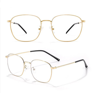 Montures de lunettes rectangulaires à bord doré, taille moyenne, protection contre la lumière bleue, unisexe, en alliage de titane, origine Danyang - Product Image 5