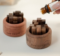 Vente en gros Diffuseur d'huiles essentielles en bois d'aromathérapie sans feu Diffuseur d'huile en bois de noyer noir pour décoration de table
