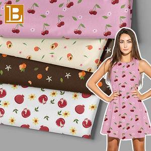 Vente en gros de tissu en popeline sergé 100% coton tissé à motif de cerises douces fraîches de style <span class=keywords><strong>japonais</strong></span> pour vêtements T-shirts Textiles - Product Image 1