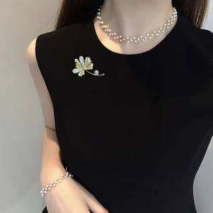 Broche de mode Série Automne Hiver, motif fleur de poitrine, bijou en perles et feuille d'érable, accessoire pour pull, épingles à broche - Product Image 4