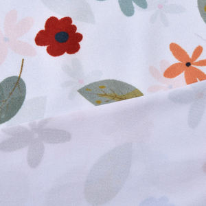 Motif floral et feuilles mortes sur fond blanc, tissu tricoté sur mesure pour vêtements - Product Image 5