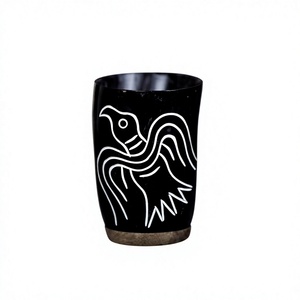 Jarra Vikinga de Cuerno de Búfalo de Alta Calidad, Ecológica y Pulida, con Vaso de Chupito para Bodas y Restaurantes - Product Image 1