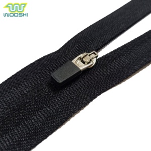 Fermeture à glissière en <span class=keywords><strong>nylon</strong></span> 3 #20CM avec curseur YG Nickelage brillant avec extracteur en plastique dur noir - Product Image 3