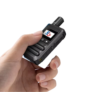 วิทยุสื่อสารพกพาขนาดเล็ก 4G POC พร้อ<span class=keywords><strong>ม</strong></span><span class=keywords><strong>ซิ</strong></span><span class=keywords><strong>ม</strong></span>การ์ด ระยะไกล 5000 กม. สำหรับการสื่อสารภายในโรงแร<span class=keywords><strong>ม</strong></span> พร้อ<span class=keywords><strong>ม</strong></span>ฟังก์ชั่นการชาร์จ - Product Image 1