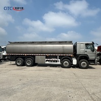 Camion-citerne HOWO 8x4 de haute sécurité avec structure anti-débordement et protection anti-débordement pour le transport de carburant diesel et essence en vrac