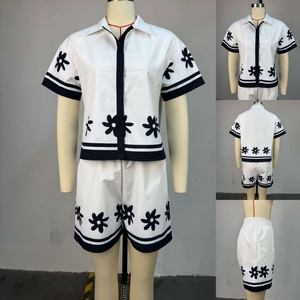 ชุดแฟชั่<span class=keywords><strong>น</strong></span>สองชิ้<span class=keywords><strong>น</strong></span> HK72843 เสื้อเชิ้ตแข<span class=keywords><strong>น</strong></span>สั้นพิมพ์ลายดอกไม้คอปกพับได้และกางเกงขาสั้<span class=keywords><strong>น</strong></span> ชุดเซ็ต 2 ชิ้น สำหรับผู้หญิง - Product Image 3