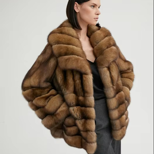 Cappotto Corto Elegante da <span class=keywords><strong>Donna</strong></span> in <span class=keywords><strong>Pelliccia</strong></span> di Zibellino Dorato Importato dalla Russia, Colore Naturale, Chiusura Monopetto, Nero Quadrato - Product Image 1