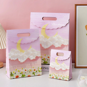 Bolsa de Regalo Reciclable con Diseño Artístico de Pintura al Óleo - Empaque de Papel Ecológico con Asas, Impresión Offset para Librerías, Galerías y Eventos - Product Image 3